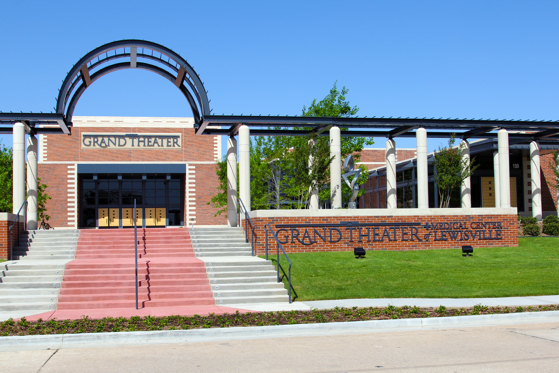 Grand - Front1